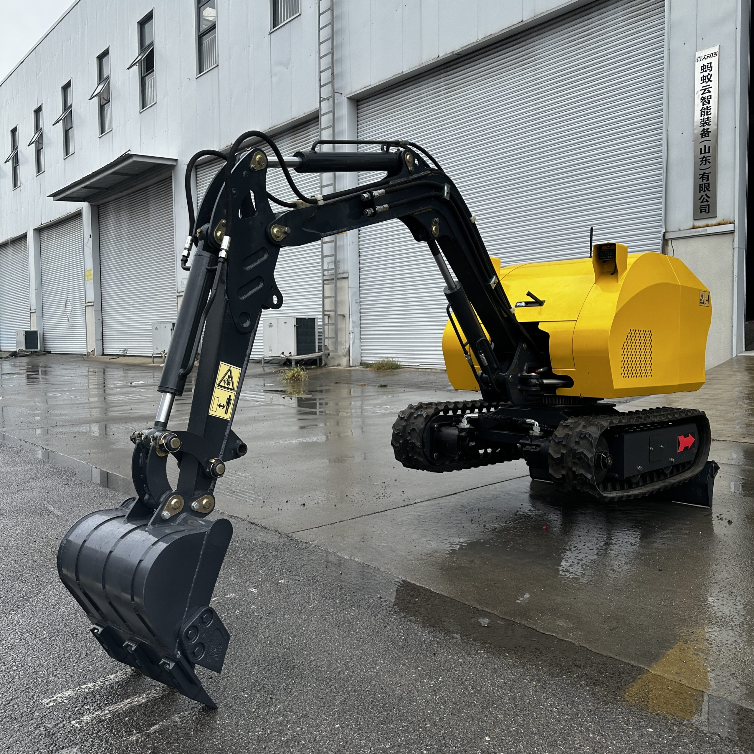 Detailed view of MR10 electric remote control excavator